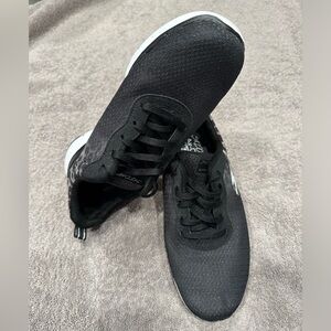 Skechers air cooled memory foam lite weight black leopard print sneaker size 7.5